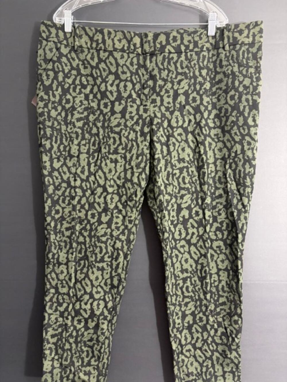 Stylish Ava & Viv Women's Cropped Pants - Size 20W